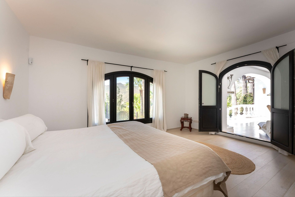 5 Bed Townhouse for sale in Alhaurín El Grande Costa Del Sol, Málaga, Spain