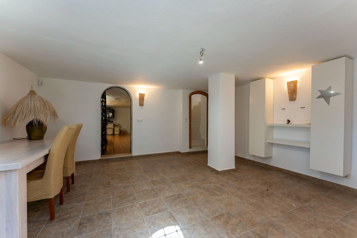 5 Bed Townhouse for sale in Alhaurín El Grande Costa Del Sol, Málaga, Spain
