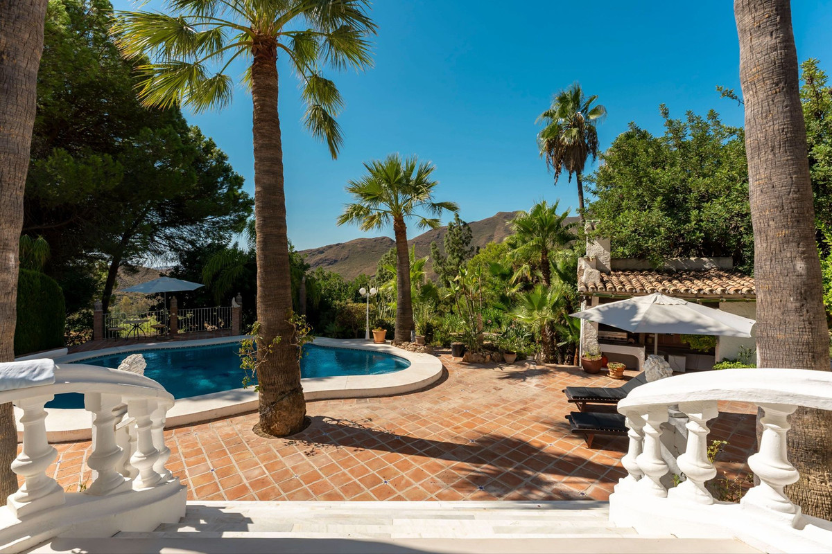 5 Bed Townhouse for sale in Alhaurín El Grande Costa Del Sol, Málaga, Spain