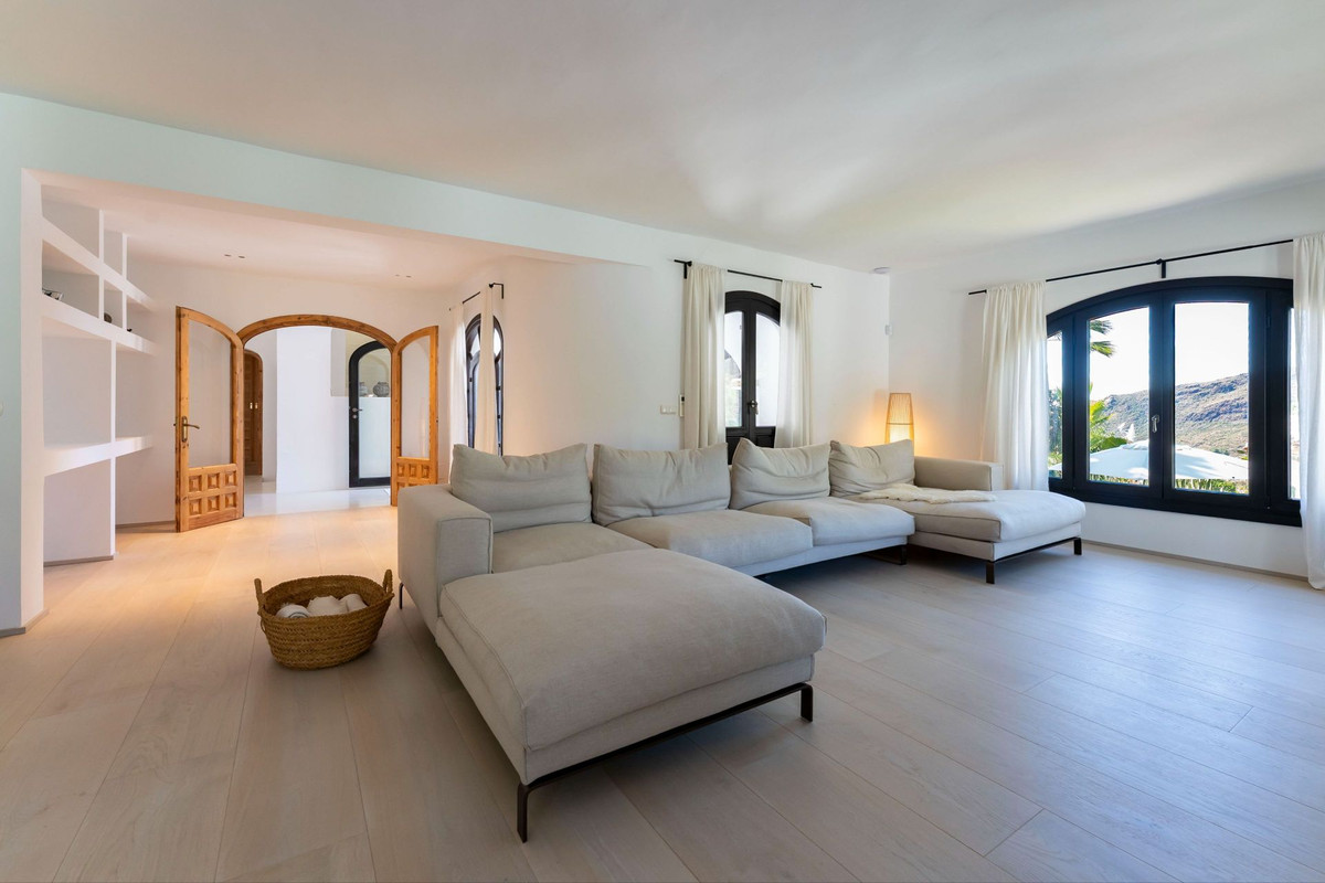 5 Bed Townhouse for sale in Alhaurín El Grande Costa Del Sol, Málaga, Spain