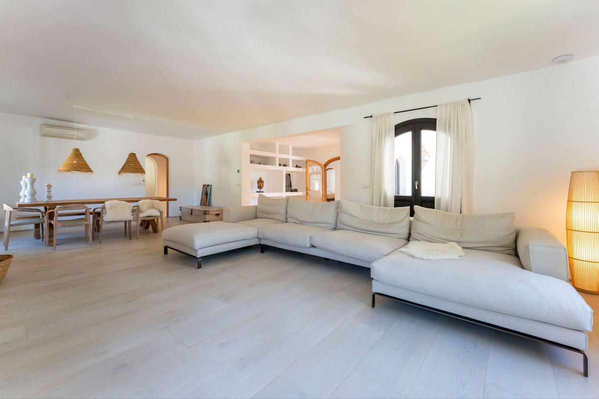 5 Bed Townhouse for sale in Alhaurín El Grande Costa Del Sol, Málaga, Spain