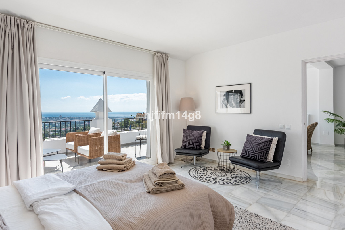 3 Bed Apartment for sale in Benahavís Costa Del Sol, Málaga, Spain