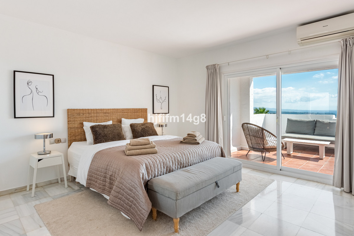 3 Bed Apartment for sale in Benahavís Costa Del Sol, Málaga, Spain