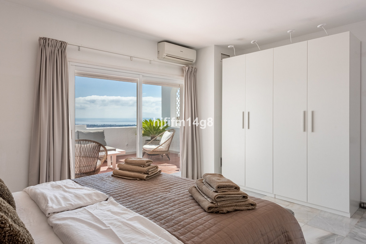 3 Bed Apartment for sale in Benahavís Costa Del Sol, Málaga, Spain