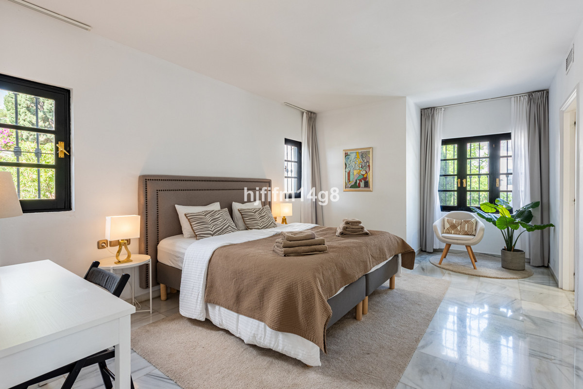 3 Bed Apartment for sale in Benahavís Costa Del Sol, Málaga, Spain