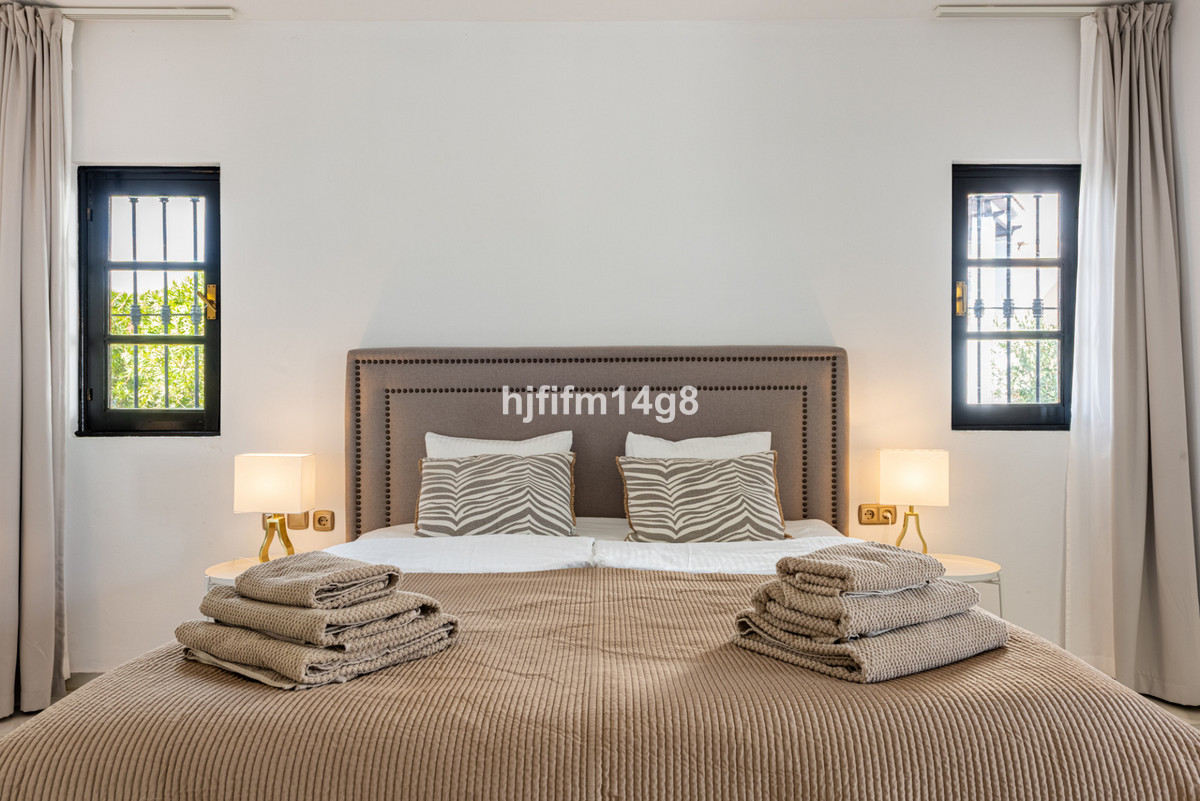 3 Bed Apartment for sale in Benahavís Costa Del Sol, Málaga, Spain