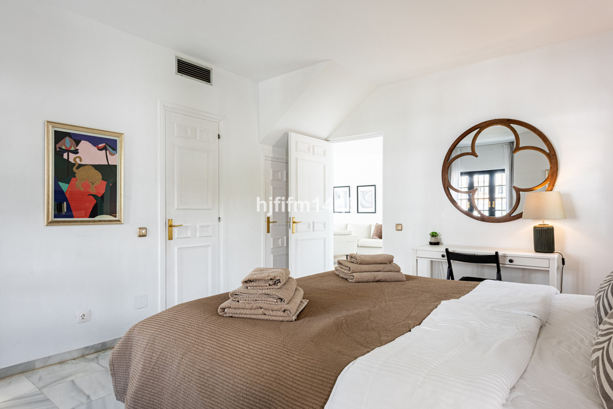 3 Bed Apartment for sale in Benahavís Costa Del Sol, Málaga, Spain