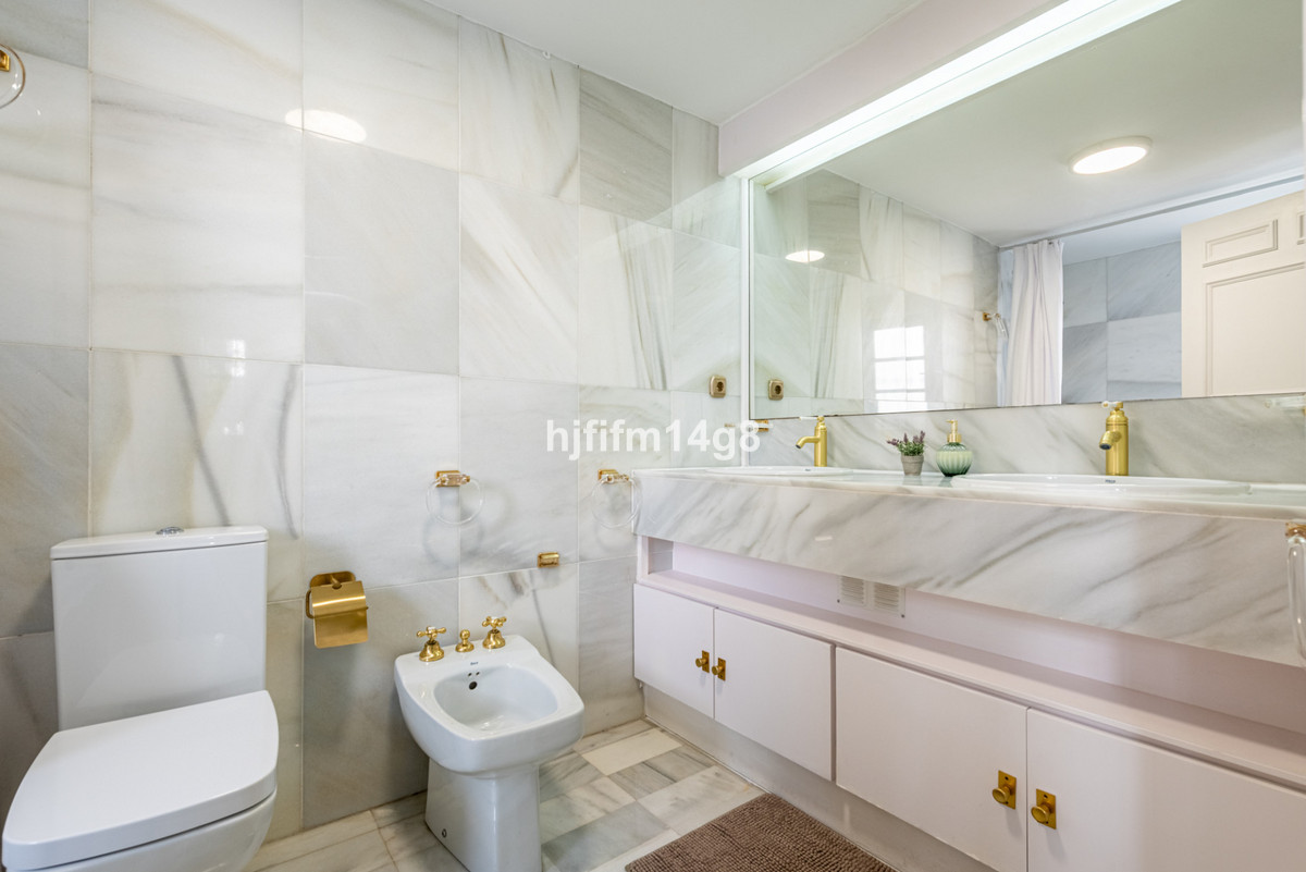 3 Bed Apartment for sale in Benahavís Costa Del Sol, Málaga, Spain