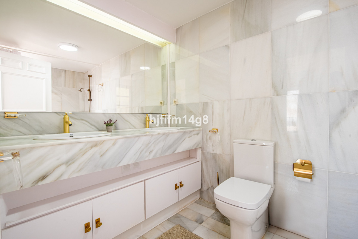 3 Bed Apartment for sale in Benahavís Costa Del Sol, Málaga, Spain