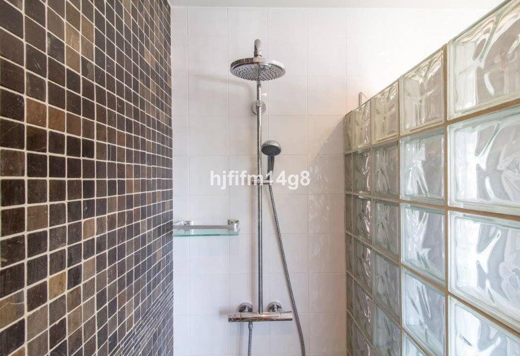 3 Bed Apartment for sale in Benahavís Costa Del Sol, Málaga, Spain