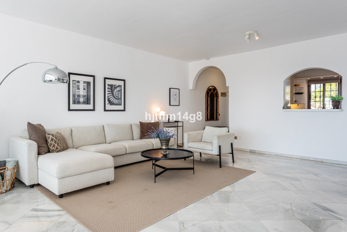 3 Bed Apartment for sale in Benahavís Costa Del Sol, Málaga, Spain