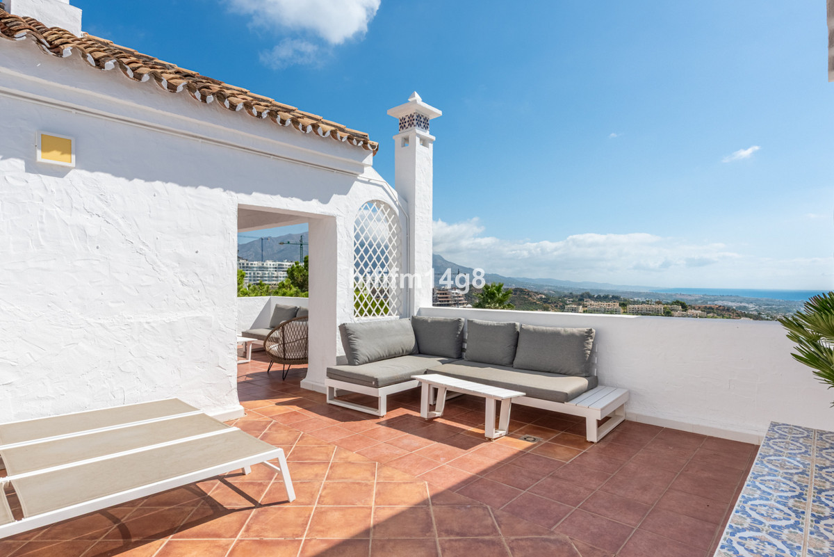 3 Bed Apartment for sale in Benahavís Costa Del Sol, Málaga, Spain