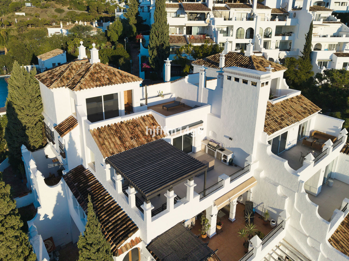3 Bed Apartment for sale in Benahavís Costa Del Sol, Málaga, Spain