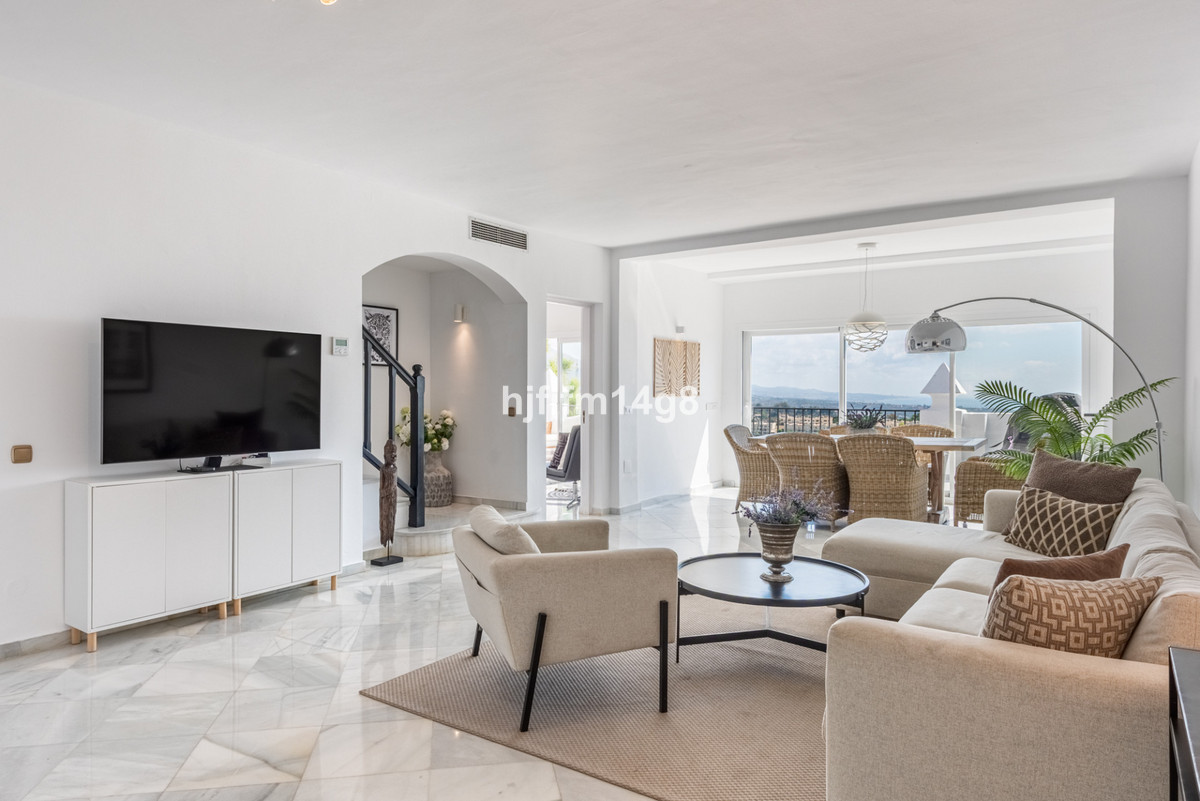 3 Bed Apartment for sale in Benahavís Costa Del Sol, Málaga, Spain