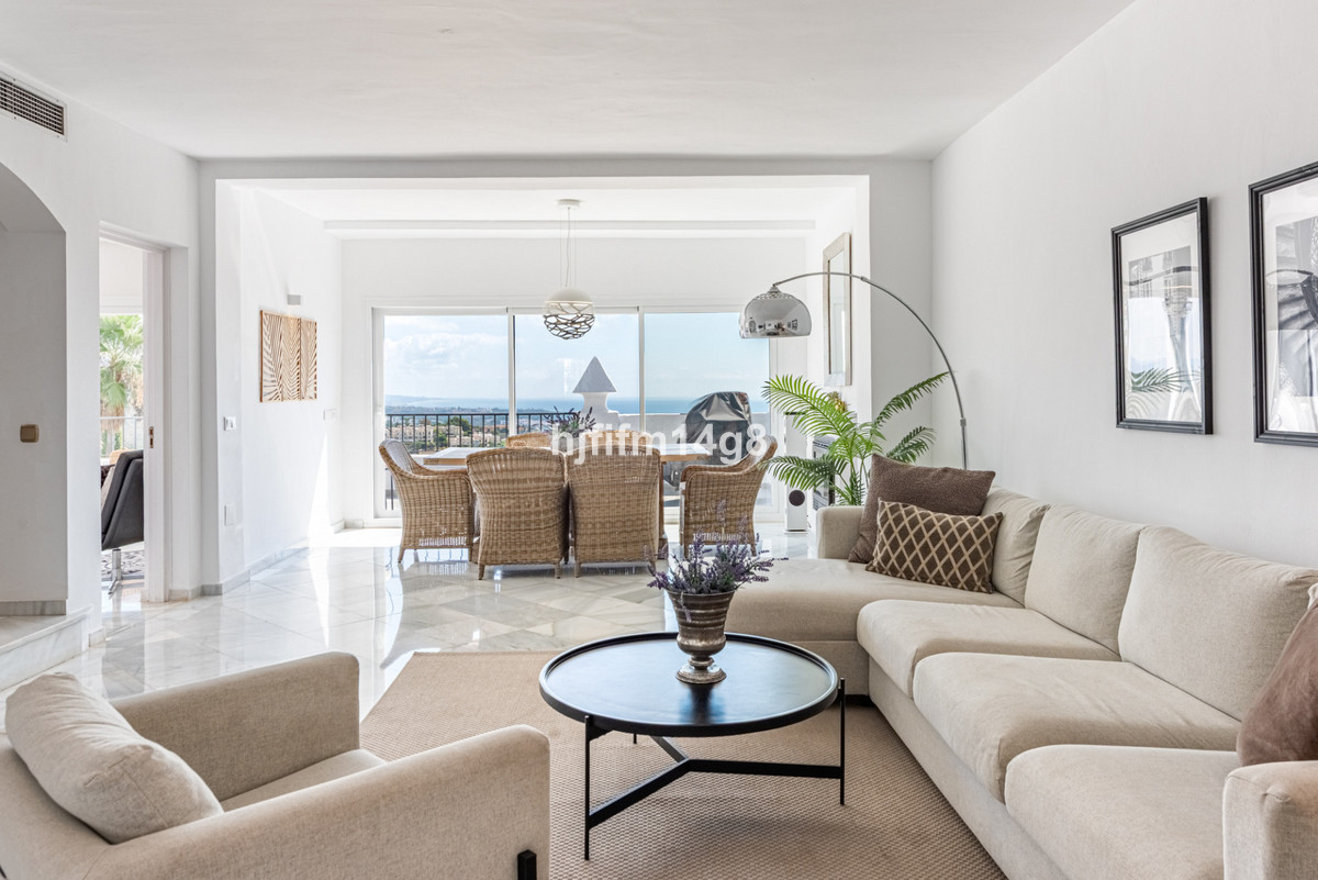 3 Bed Apartment for sale in Benahavís Costa Del Sol, Málaga, Spain