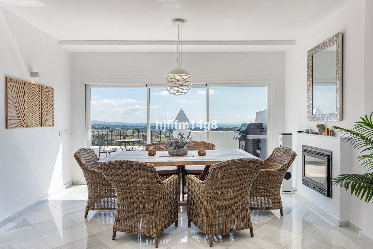 3 Bed Apartment for sale in Benahavís Costa Del Sol, Málaga, Spain