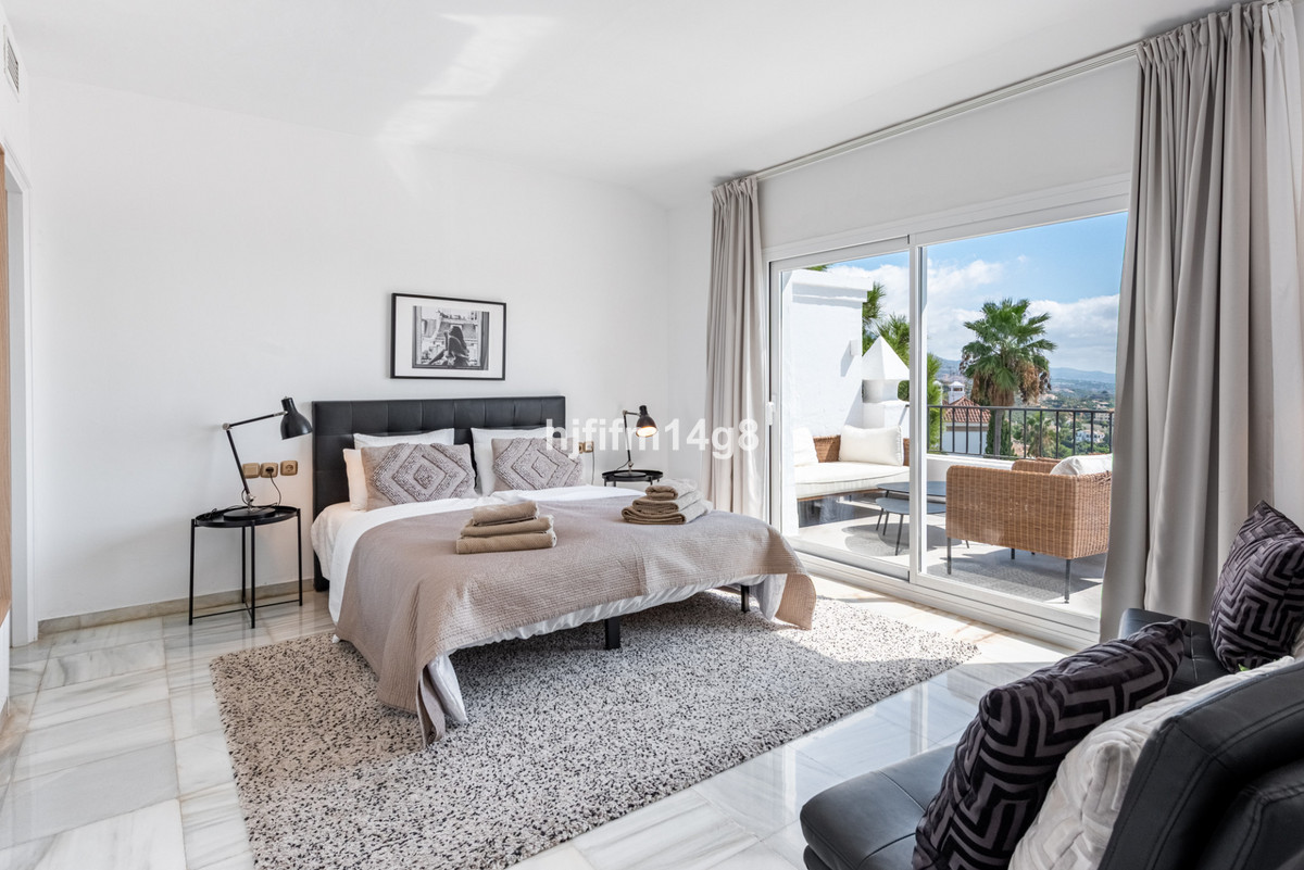 3 Bed Apartment for sale in Benahavís Costa Del Sol, Málaga, Spain