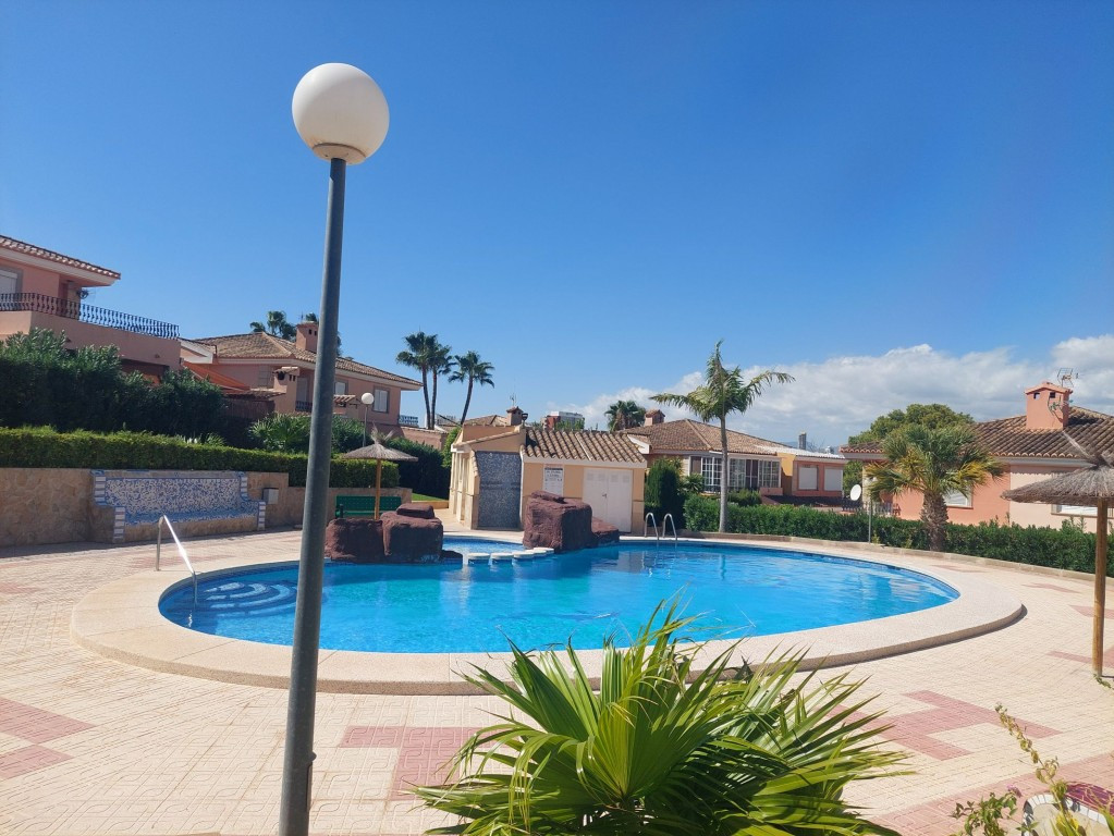 Se vende Villa - Chalet de 3 dormitorios en Costa Blanca, Alicante, España