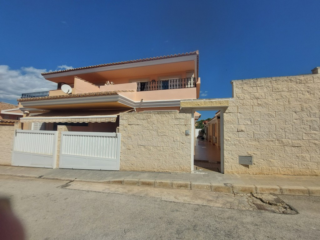 Se vende Villa - Chalet de 3 dormitorios en Costa Blanca, Alicante, España