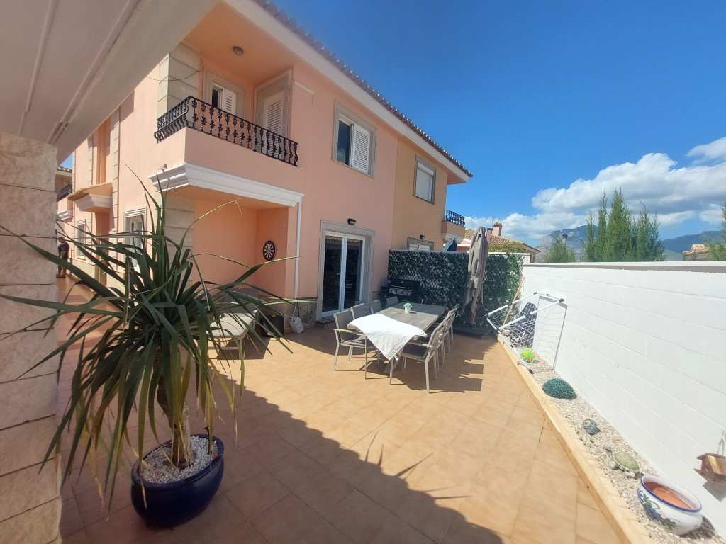 Se vende Villa - Chalet de 3 dormitorios en Costa Blanca, Alicante, España