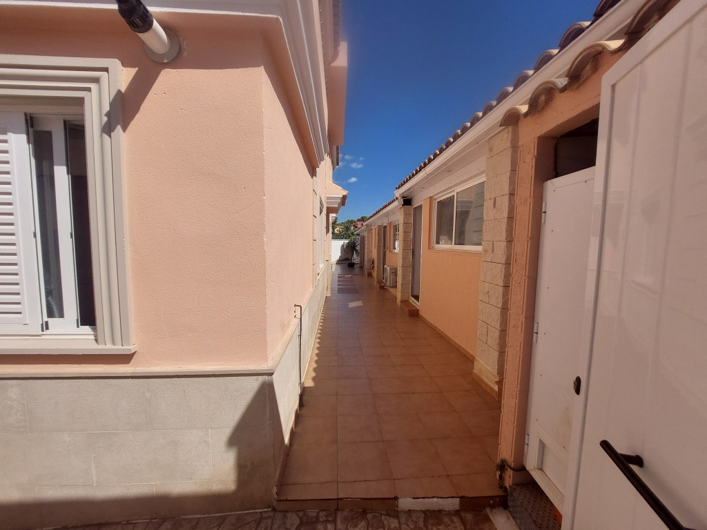 Se vende Villa - Chalet de 3 dormitorios en Costa Blanca, Alicante, España