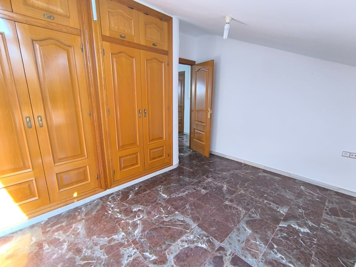 5 Bed Townhouse for sale in Sax Costa Blanca, Alicante, Spain