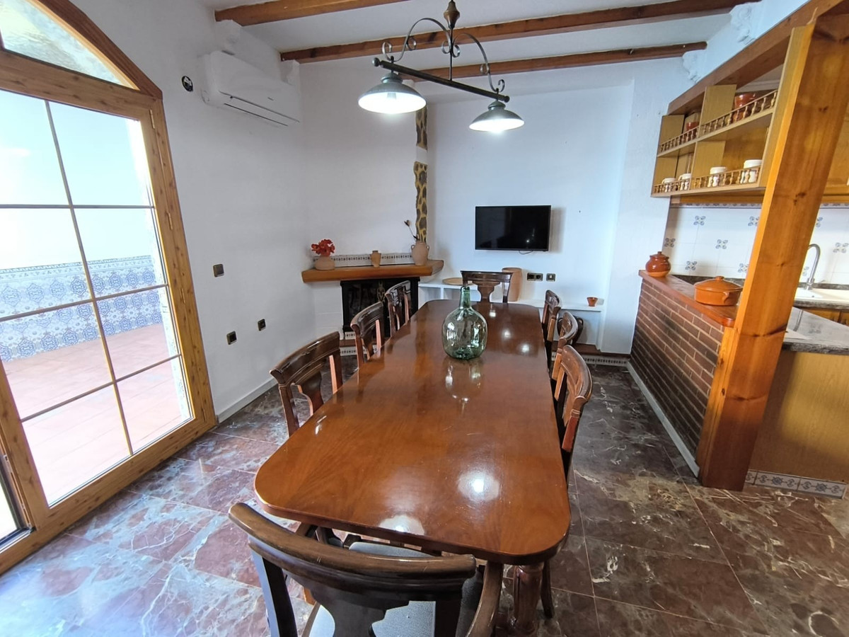 5 Bed Townhouse for sale in Sax Costa Blanca, Alicante, Spain