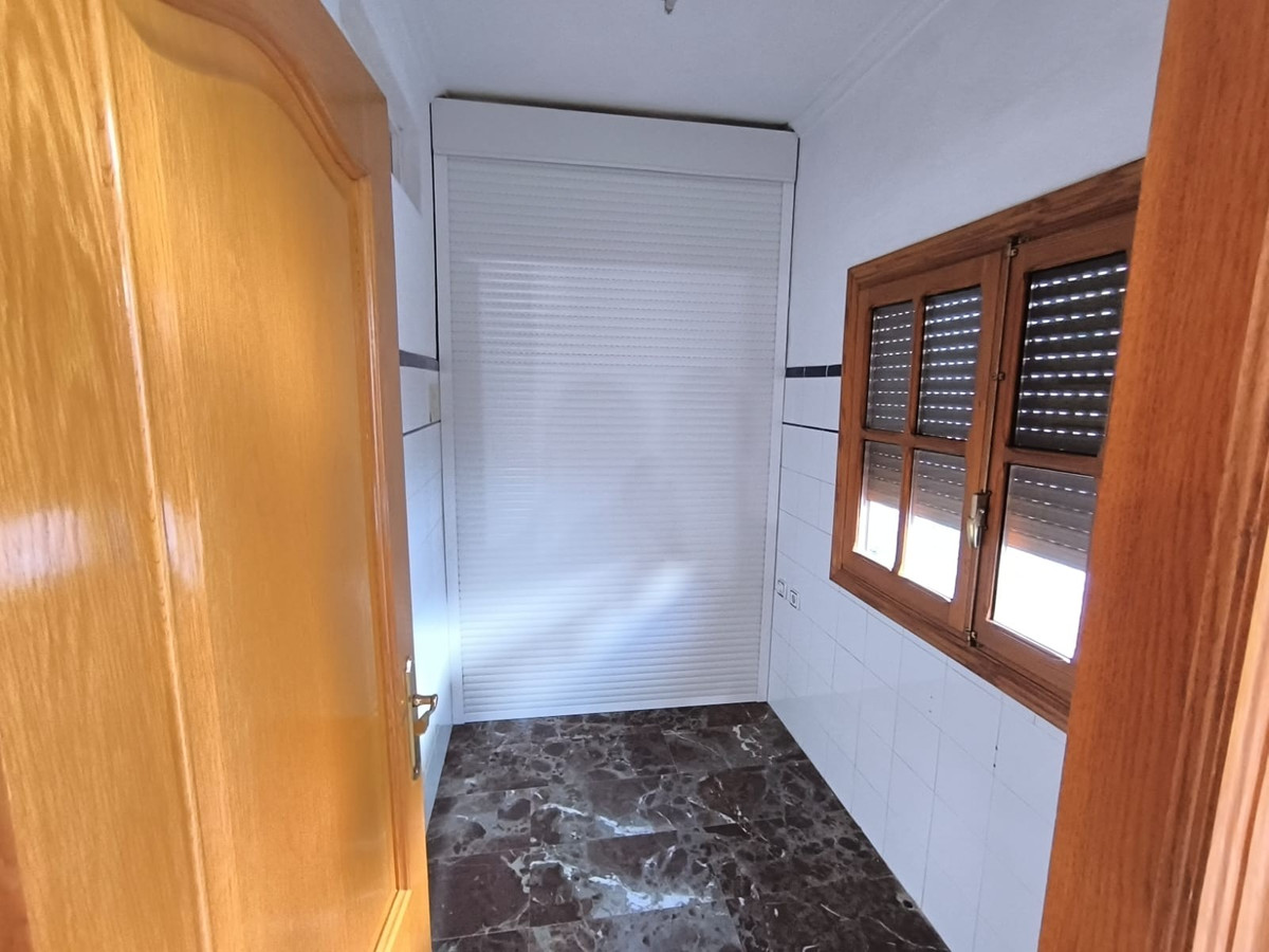5 Bed Townhouse for sale in Sax Costa Blanca, Alicante, Spain