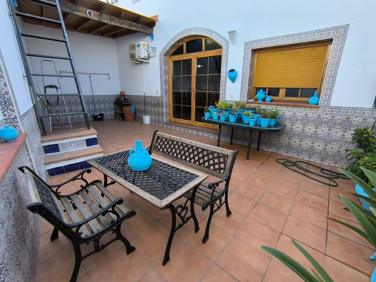 5 Bed Townhouse for sale in Sax Costa Blanca, Alicante, Spain
