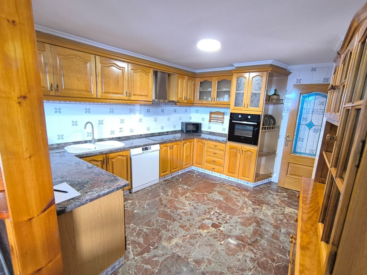5 Bed Townhouse for sale in Sax Costa Blanca, Alicante, Spain