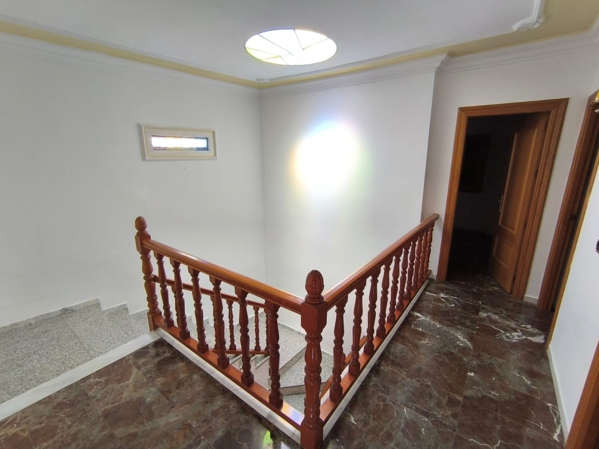 5 Bed Townhouse for sale in Sax Costa Blanca, Alicante, Spain