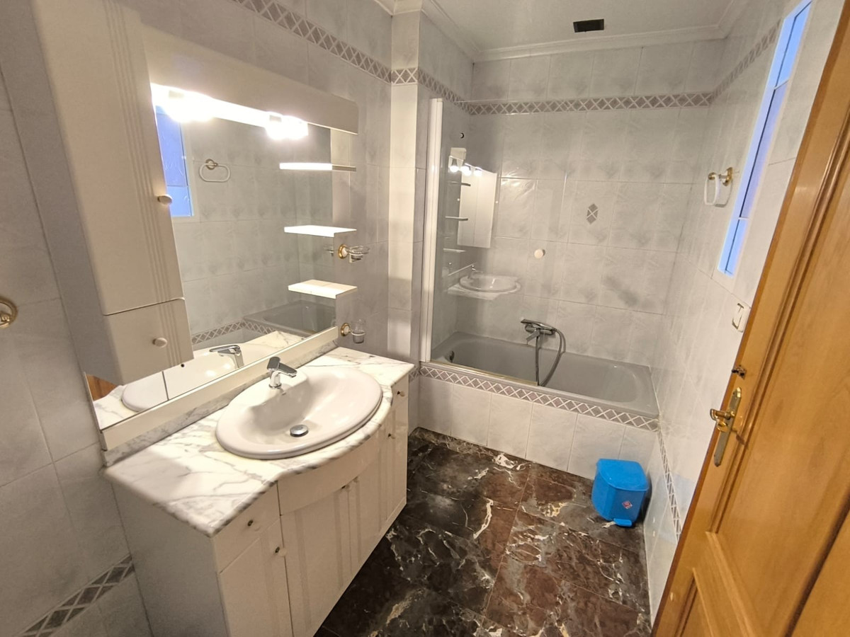 5 Bed Townhouse for sale in Sax Costa Blanca, Alicante, Spain