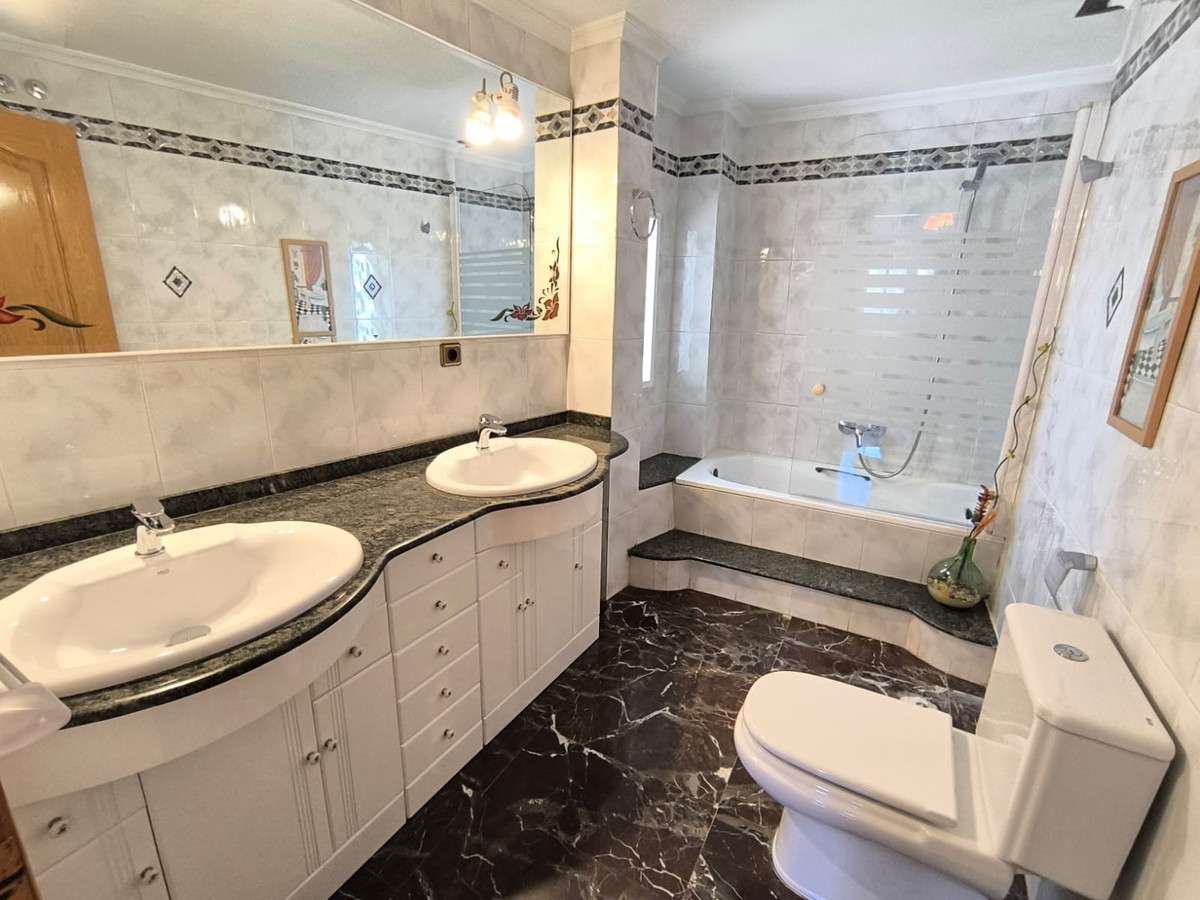 5 Bed Townhouse for sale in Sax Costa Blanca, Alicante, Spain