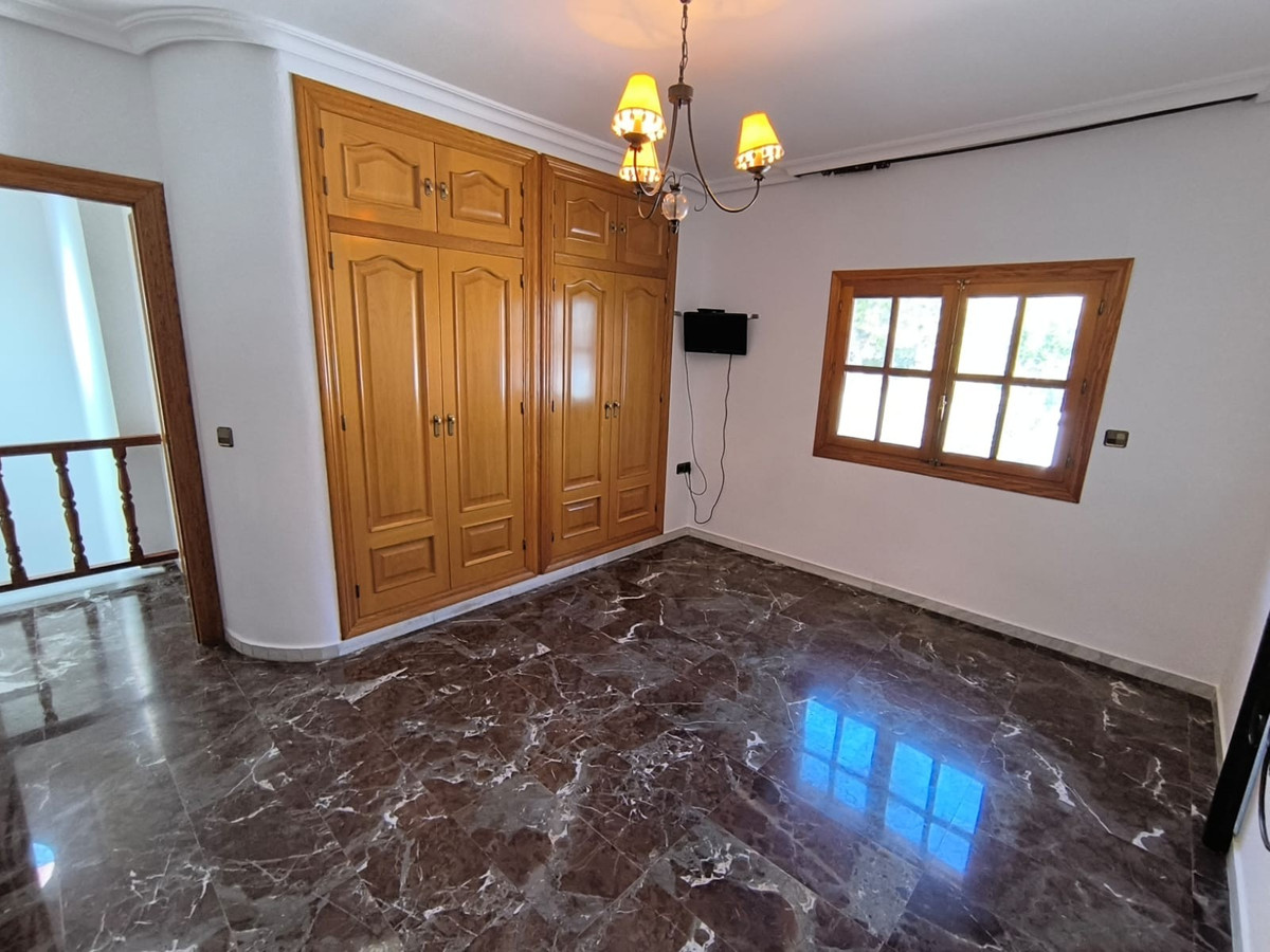 5 Bed Townhouse for sale in Sax Costa Blanca, Alicante, Spain
