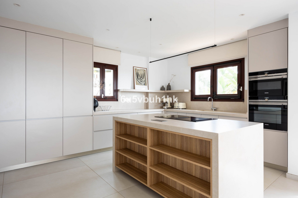Se vende Villa - Chalet de 6 dormitorios en Costa Del Sol, Málaga, España