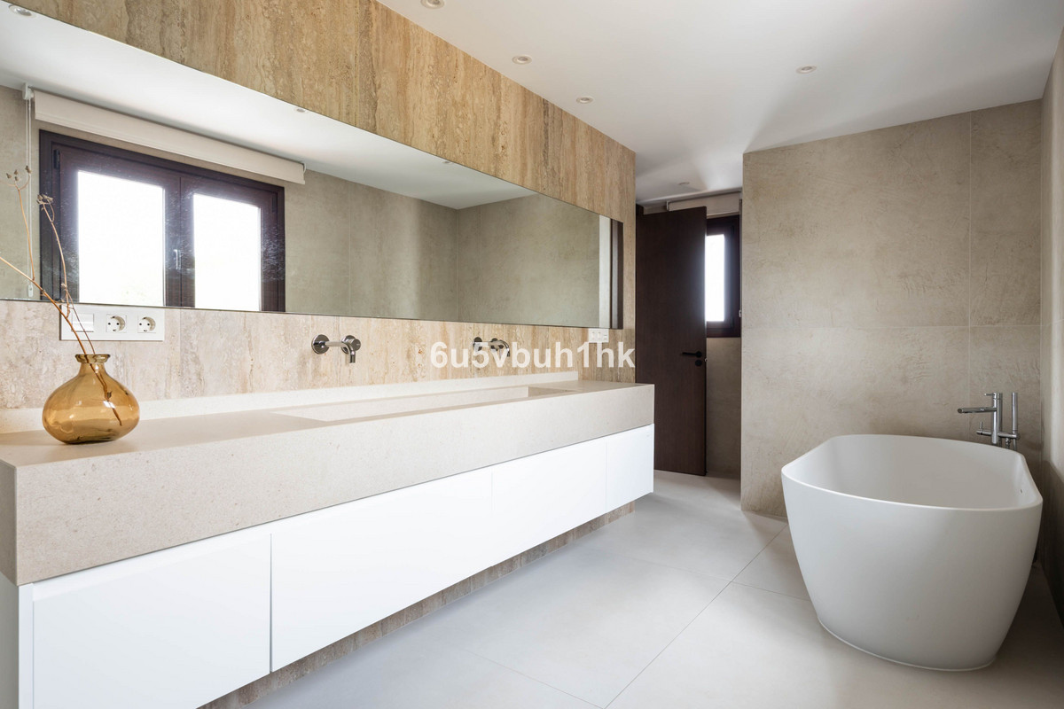 Se vende Villa - Chalet de 6 dormitorios en Costa Del Sol, Málaga, España