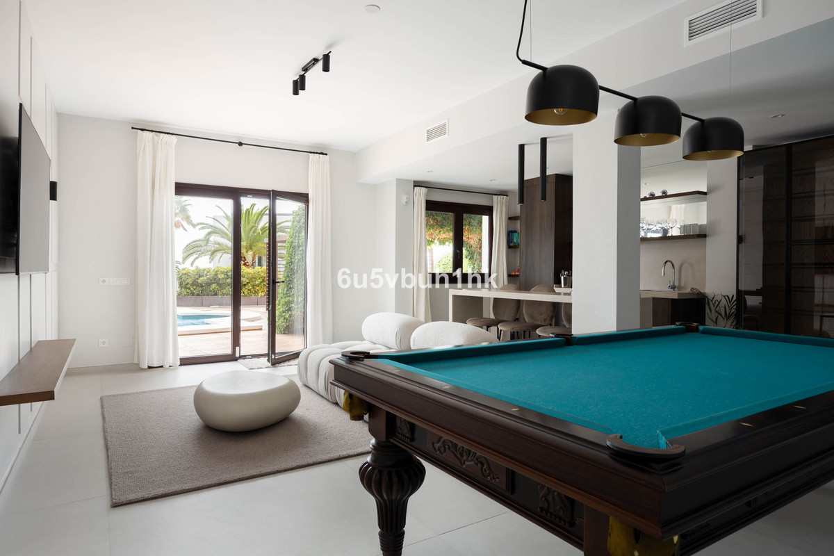 Se vende Villa - Chalet de 6 dormitorios en Costa Del Sol, Málaga, España