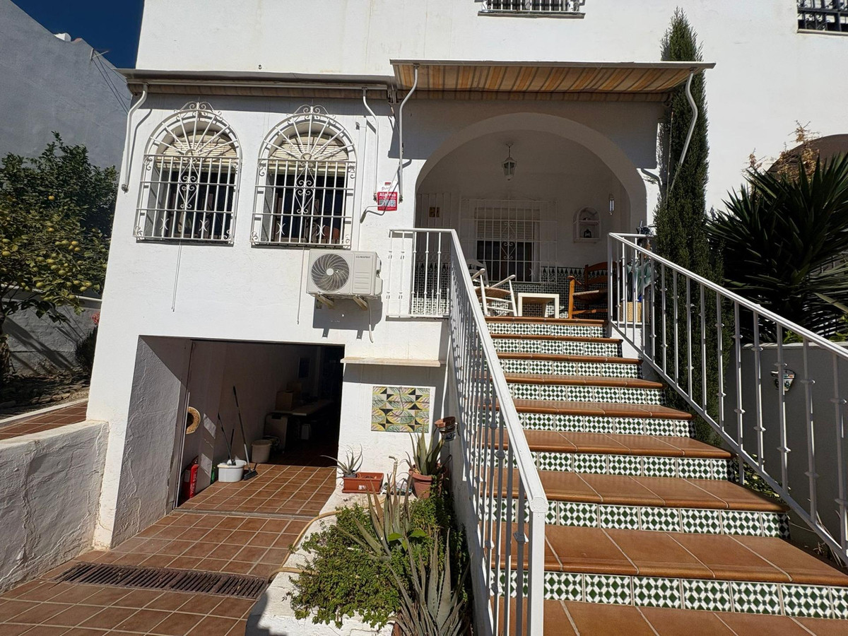 4 Bed Townhouse for sale in La Colina Costa Del Sol, Málaga, Spain