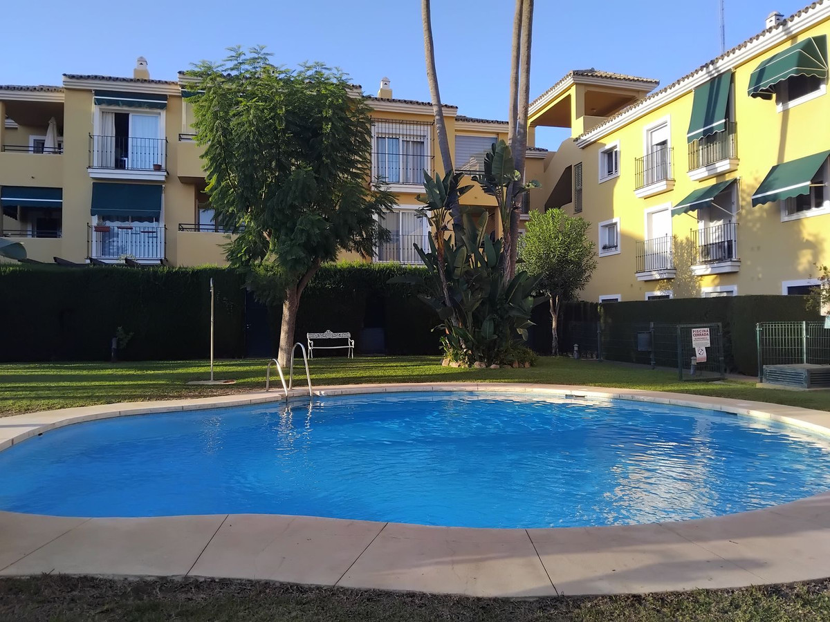 Se vende Apartamento Planta Media de 3 dormitorios en Costa Del Sol, Málaga, España