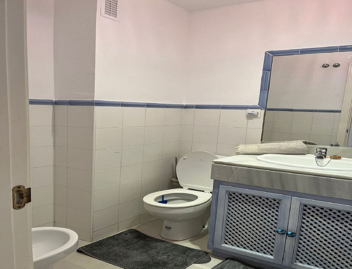 Se vende Apartamento Planta Media de 3 dormitorios en Costa Del Sol, Málaga, España