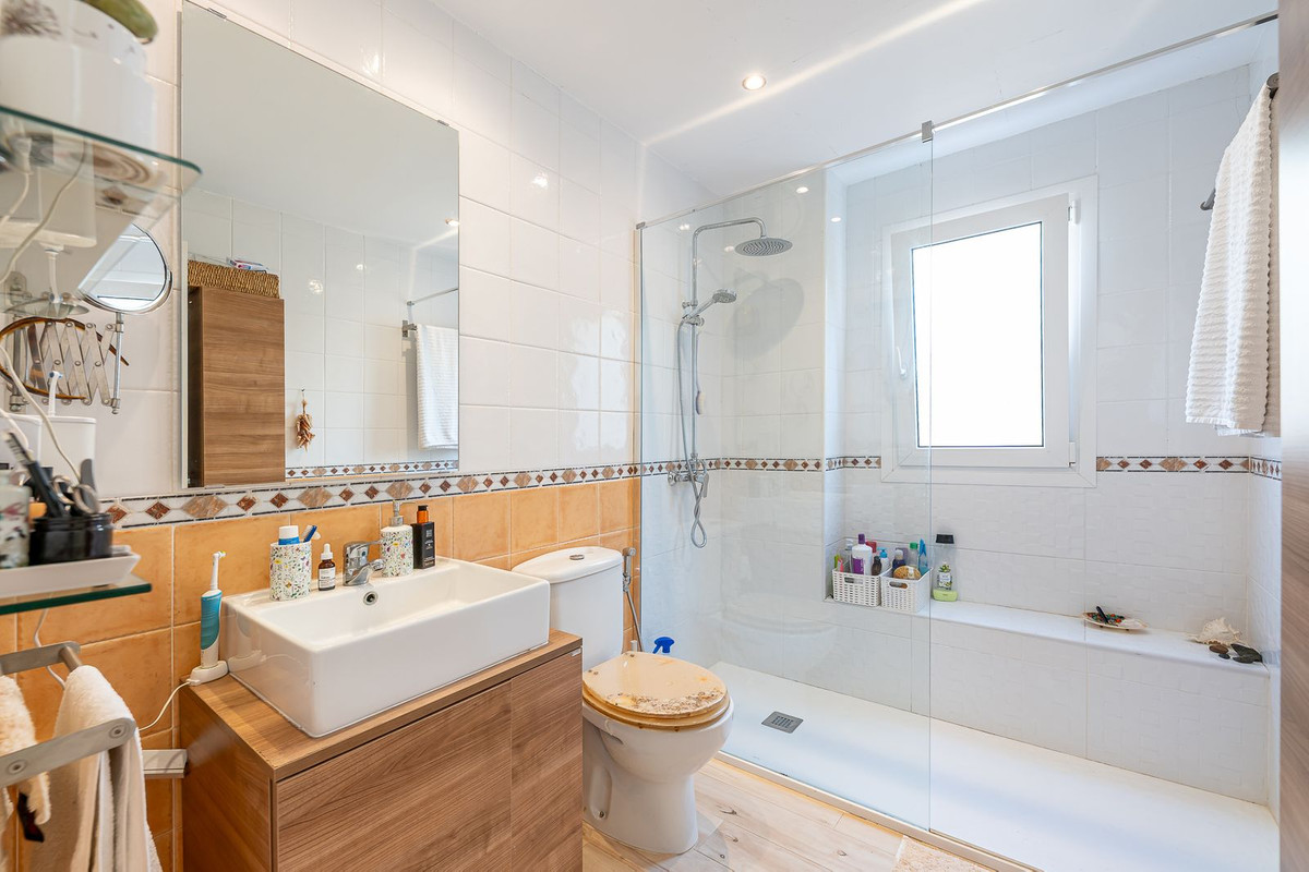 Se vende Apartamento Planta Media de 3 dormitorios en Costa Del Sol, Málaga, España