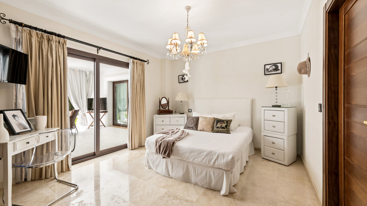 5 Bed Townhouse for sale in Atalaya Costa Del Sol, Málaga, Spain