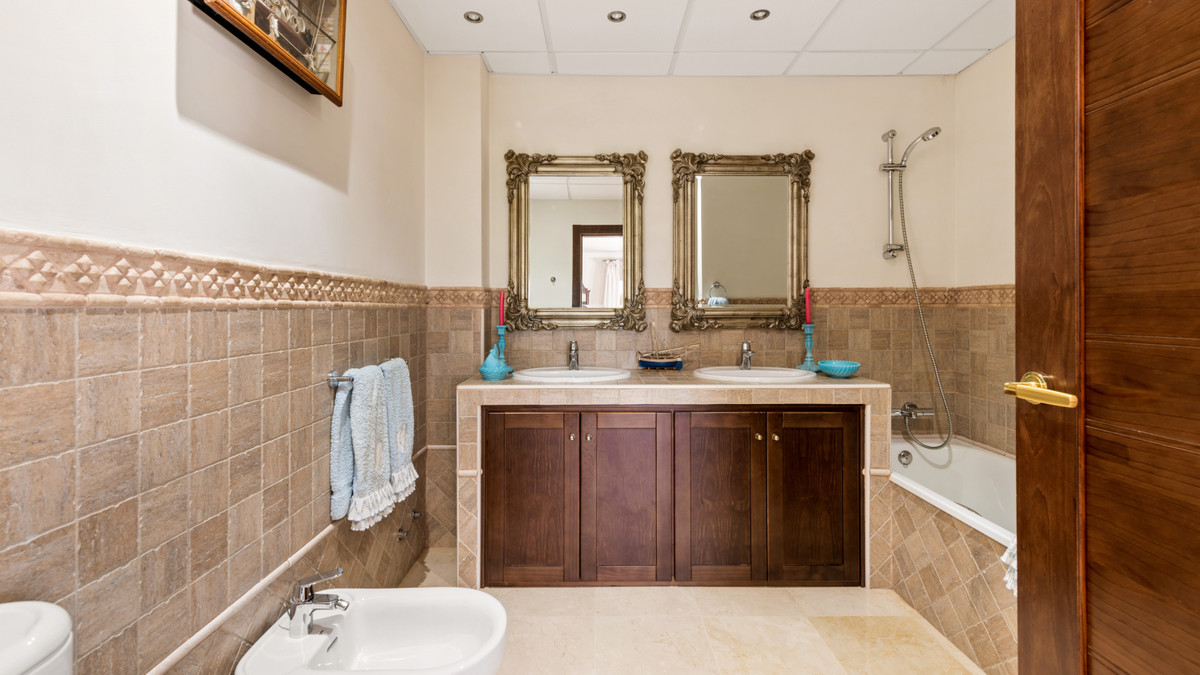 5 Bed Townhouse for sale in Atalaya Costa Del Sol, Málaga, Spain