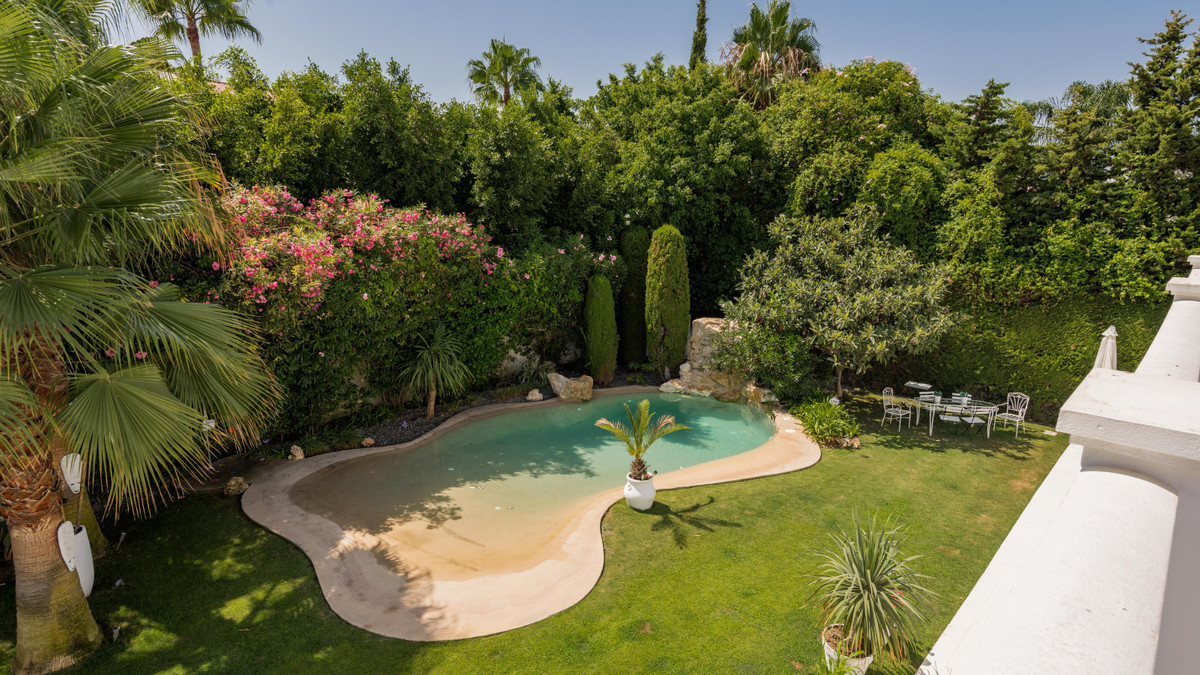 5 Bed Townhouse for sale in Atalaya Costa Del Sol, Málaga, Spain
