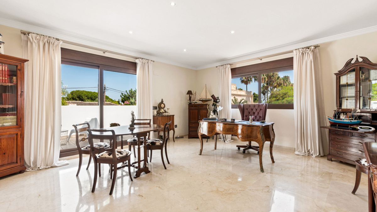 5 Bed Townhouse for sale in Atalaya Costa Del Sol, Málaga, Spain