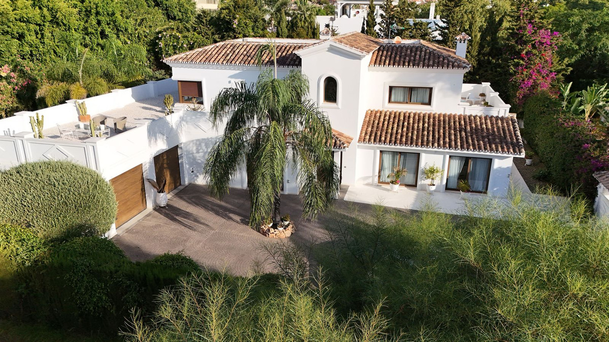 5 Bed Townhouse for sale in Atalaya Costa Del Sol, Málaga, Spain