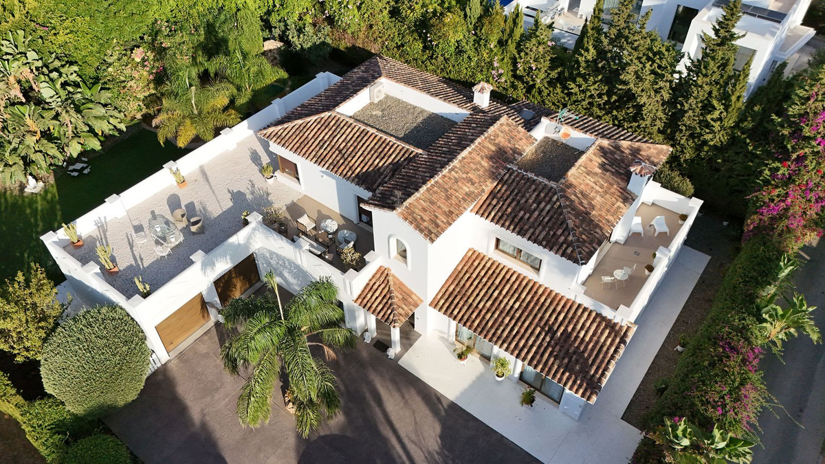 5 Bed Townhouse for sale in Atalaya Costa Del Sol, Málaga, Spain