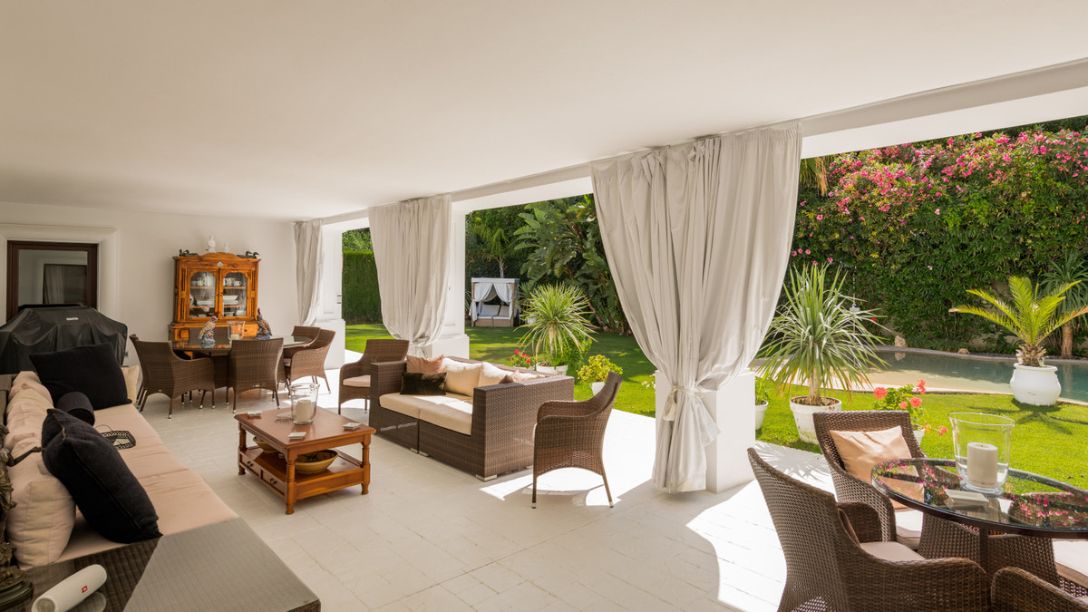 5 Bed Townhouse for sale in Atalaya Costa Del Sol, Málaga, Spain