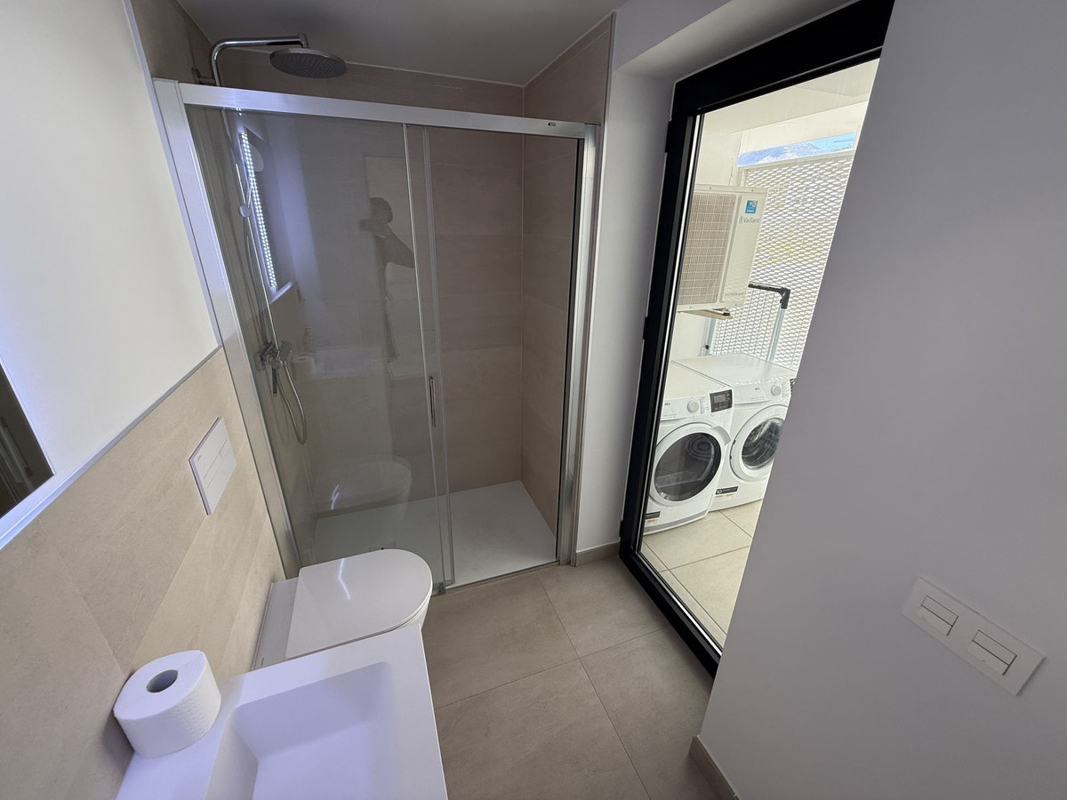 2 Bed Apartment for sale in Fuengirola Costa Del Sol, Málaga, Spain