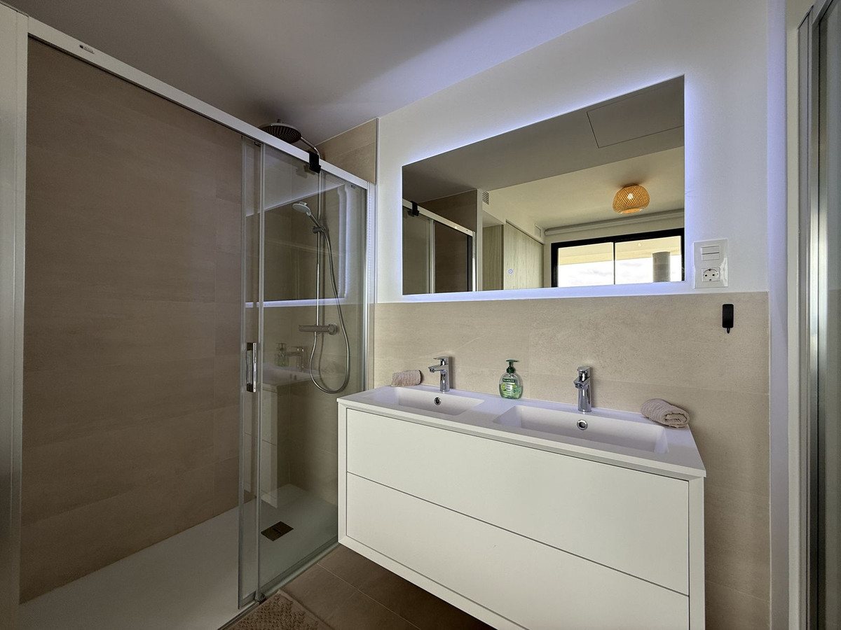 2 Bed Apartment for sale in Fuengirola Costa Del Sol, Málaga, Spain